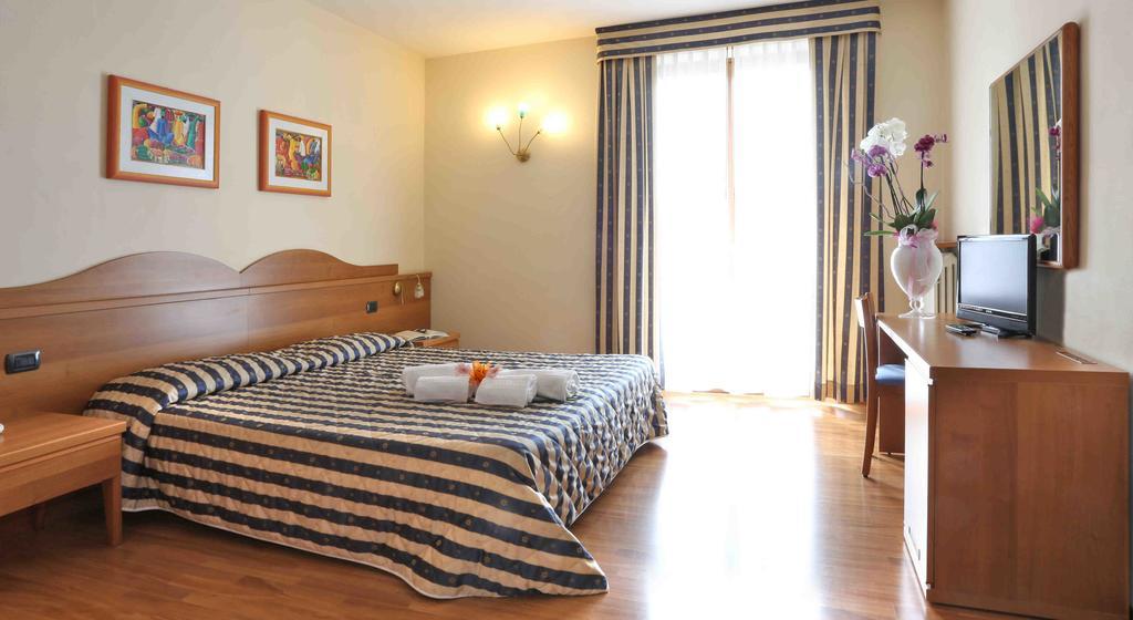 Costabella 3*