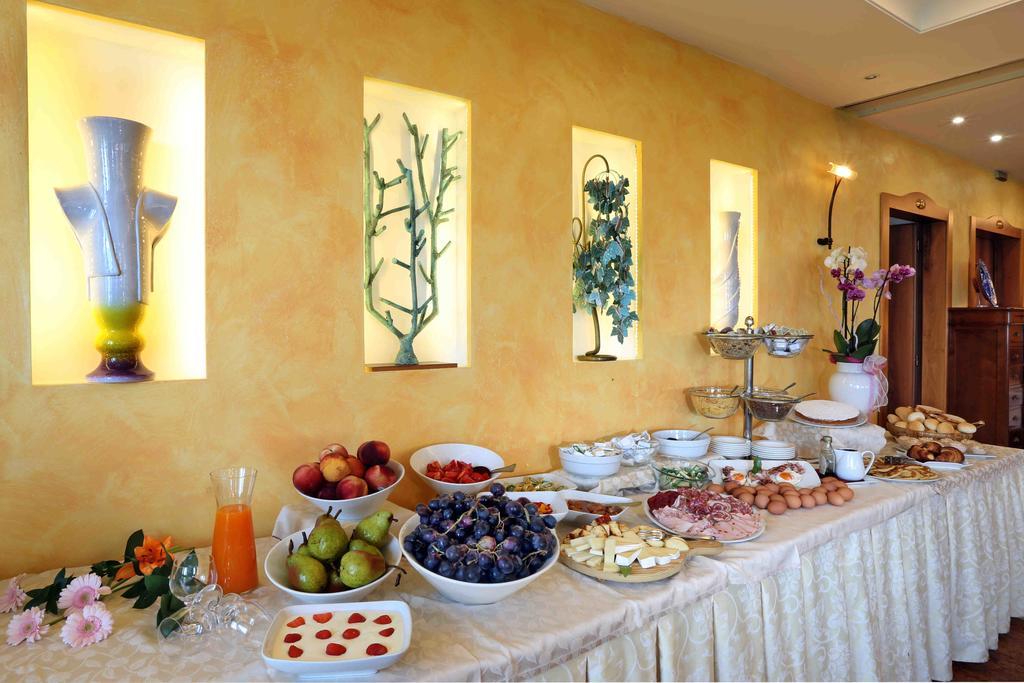 Costabella 3* San Zeno di Montagna