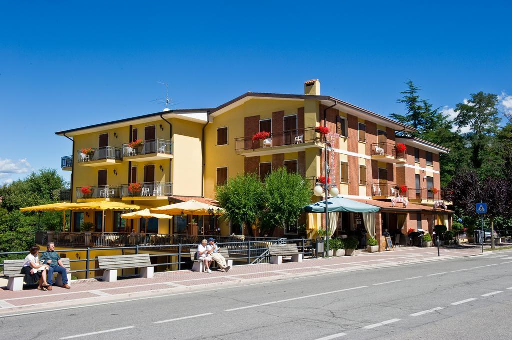 Costabella 3* San Zeno di Montagna